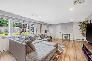 2275 Hynes Pl, Bellmore, NY 11710 - Photo 15