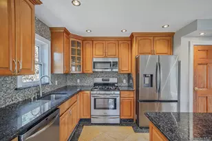 1072 Hicksville Rd, Seaford, NY 11783 - Photo 5