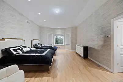 16 S De Baun Avenue, Airmont, NY 10901 - Photo 23