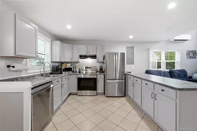 24 Peters Drive, Shirley, NY 11967 - Photo 3