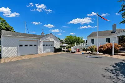 8 Stuart Avenue, Amityville, NY 11701 - Photo 21
