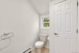 8 Stuart Ave, Amityville, NY 11701 - Photo 19