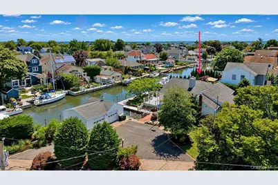8 Stuart Avenue, Amityville, NY 11701 - Photo 5