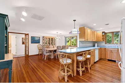 8 Stuart Avenue, Amityville, NY 11701 - Photo 11