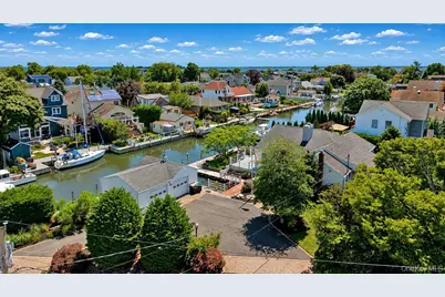 8 Stuart Avenue, Amityville, NY 11701 - Photo 35
