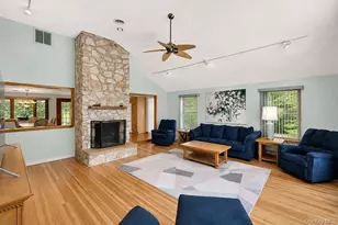 8 Stuart Ave, Amityville, NY 11701 - Photo 9