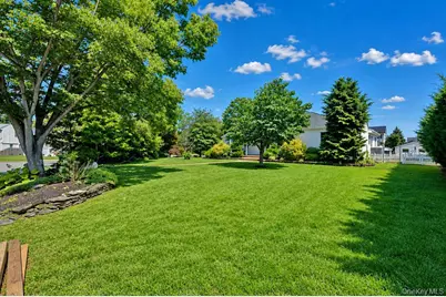 8 Stuart Avenue, Amityville, NY 11701 - Photo 23