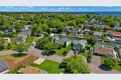 8 Stuart Avenue, Amityville, NY 11701 - Photo 31