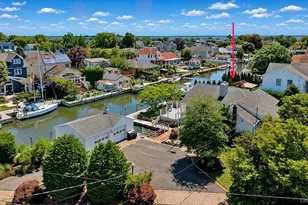 8 Stuart Ave, Amityville, NY 11701 - Photo 27