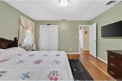 108 Marcus Avenue, New Hyde Park, NY 11040 - Photo 15