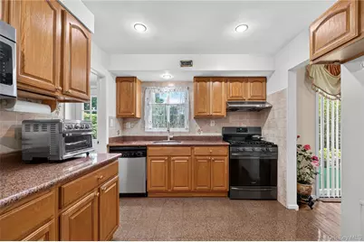 108 Marcus Avenue, New Hyde Park, NY 11040 - Photo 9