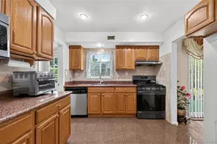 108 Marcus Ave, New Hyde Park, NY 11040 - Photo 9