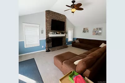 7 Carston Street W, Selden, NY 11784 - Photo 9