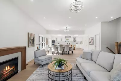 31 Seton Court, Old Bethpage, NY 11804 - Photo 7