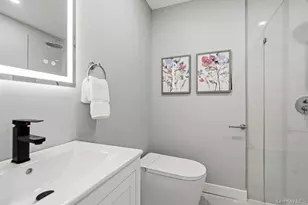 31 Seton Ct, Old Bethpage, NY 11804 - Photo 23