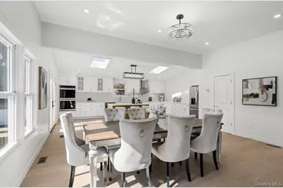 31 Seton Court, Old Bethpage, NY 11804 - Photo 13