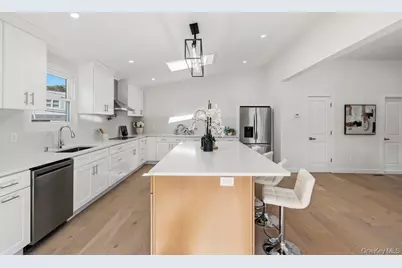 31 Seton Court, Old Bethpage, NY 11804 - Photo 17