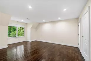 11 Pony Cir, Roslyn Heights, NY 11577 - Photo 35