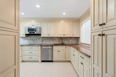 11 Pony Circle, Roslyn Heights, NY 11577 - Photo 19