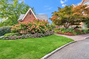 11 Pony Cir, Roslyn Heights, NY 11577 - Photo 47