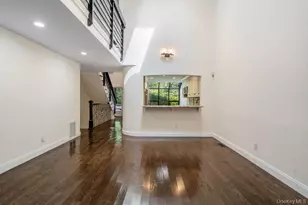 11 Pony Cir, Roslyn Heights, NY 11577 - Photo 9