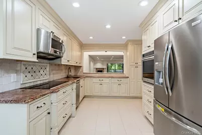 11 Pony Circle, Roslyn Heights, NY 11577 - Photo 23