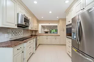 11 Pony Cir, Roslyn Heights, NY 11577 - Photo 23