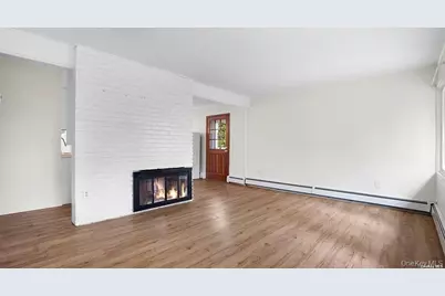 26 Carriage Lane, Levittown, NY 11756 - Photo 3