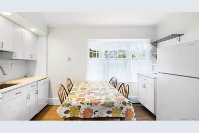 26 Carriage Lane, Levittown, NY 11756 - Photo 5