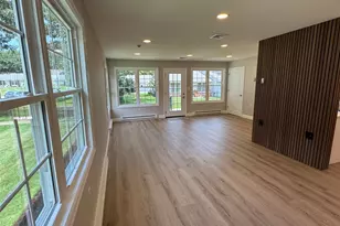 404 Woodbridge Dr, Ridge, NY 11961 - Photo 3