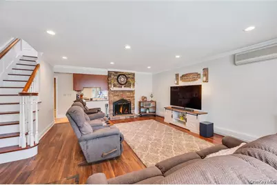 26 Ballad Lane, Hicksville, NY 11801 - Photo 9