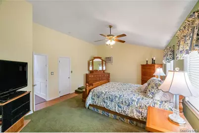 26 Ballad Lane, Hicksville, NY 11801 - Photo 17