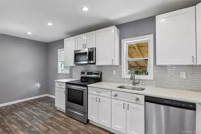 416 Arizona Avenue, Bay Shore, NY 11706 - Photo 9