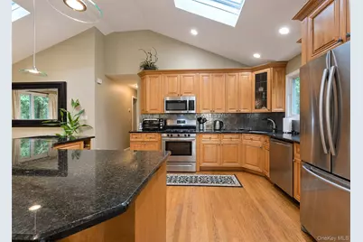 94 Newton Boulevard, Ronkonkoma, NY 11779 - Photo 9