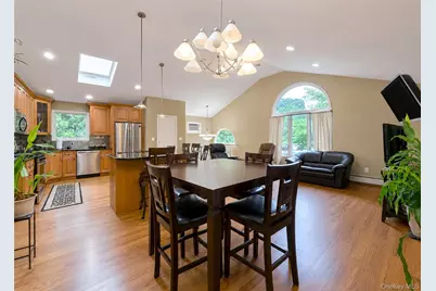 94 Newton Boulevard, Ronkonkoma, NY 11779 - Photo 7