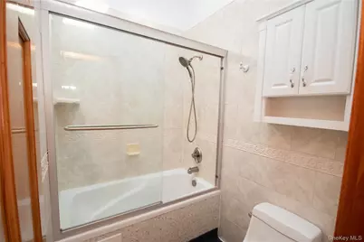 3039 Clubhouse Road, Merrick, NY 11566 - Photo 15