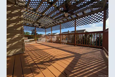 3039 Clubhouse Road, Merrick, NY 11566 - Photo 9