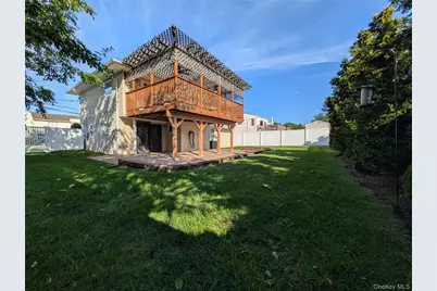 3039 Clubhouse Road, Merrick, NY 11566 - Photo 27