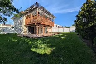 3039 Clubhouse Rd, Merrick, NY 11566 - Photo 27