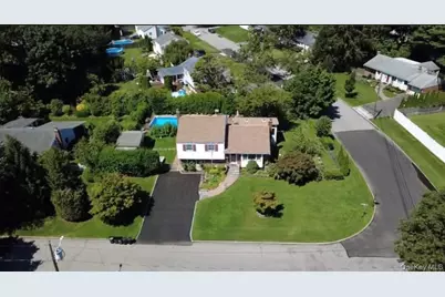 10 Meredith Drive, Greenlawn, NY 11740 - Photo 23
