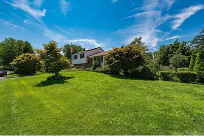 10 Meredith Drive, Greenlawn, NY 11740 - Photo 21