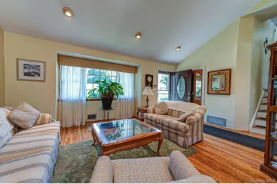 10 Meredith Drive, Greenlawn, NY 11740 - Photo 3