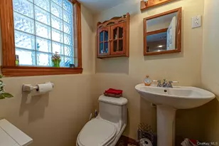 10 Meredith Dr, Greenlawn, NY 11740 - Photo 15