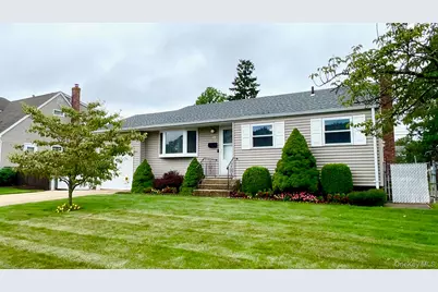 23 Franklin Street, Islip, NY 11751 - Photo 1