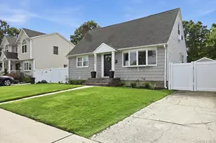 4064 Robert Pl, Seaford, NY 11783 - Photo 3