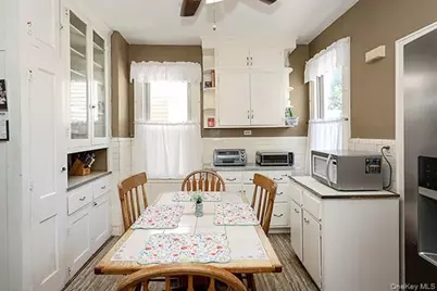 7333 71st Place, Glendale, NY 11385 - Photo 11