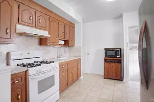 83-50 257th St, Floral Park, NY 11004 - Photo 7