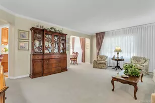 304 Old Courthouse Rd, New Hyde Park, NY 11040 - Photo 5