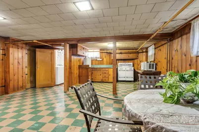 304 Old Courthouse Road, New Hyde Park, NY 11040 - Photo 27