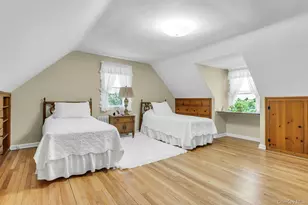 304 Old Courthouse Rd, New Hyde Park, NY 11040 - Photo 21